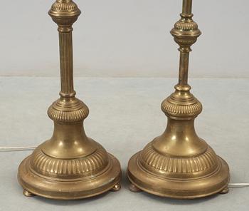 GOLVLAMPOR, ett par snarlika, 1800-talets andra hälft.