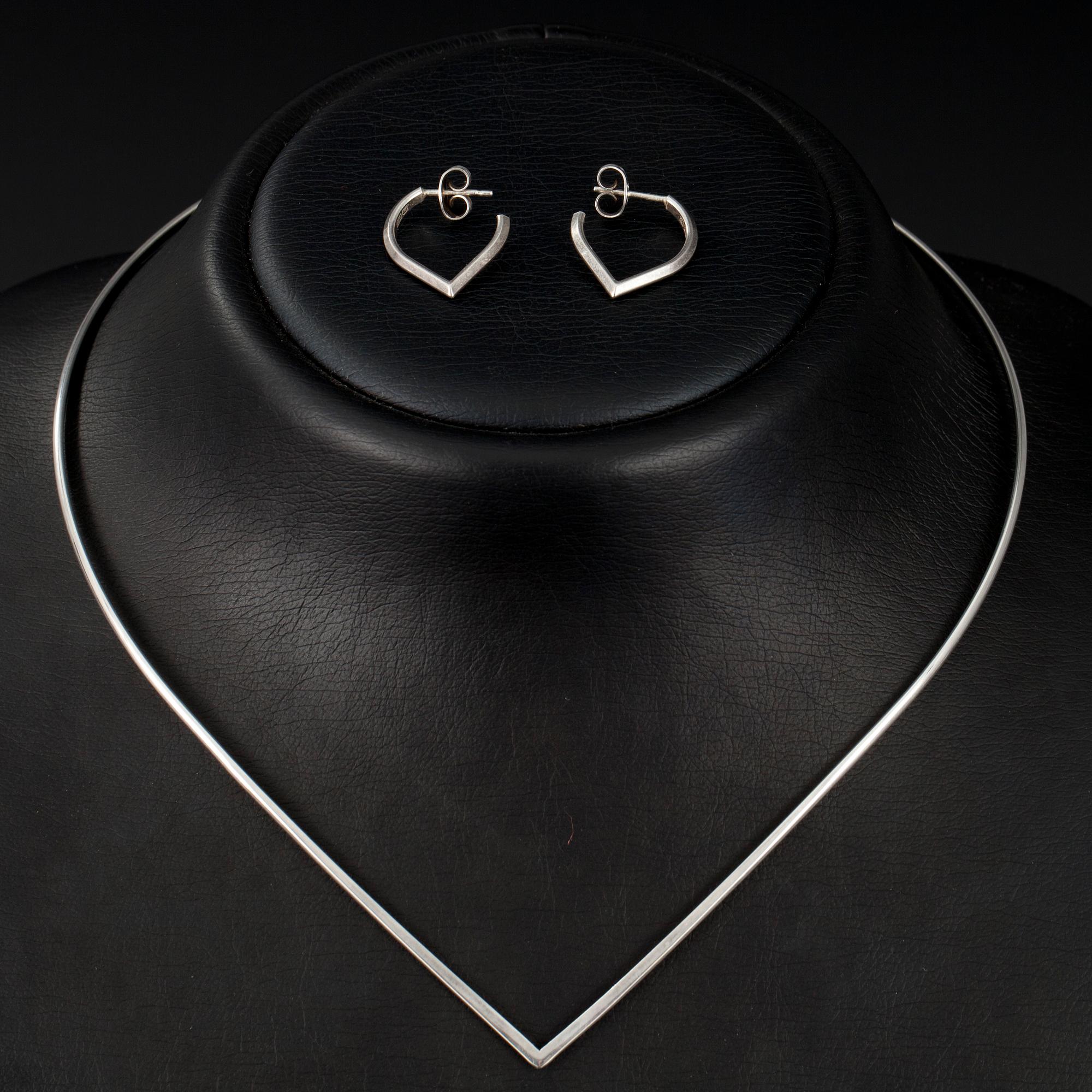 HALSRING, ÖRHÄNGEN och RING, silver, Kultakeskus, Karl Laine. 1980-tal. Vikt ca 15,6 g.