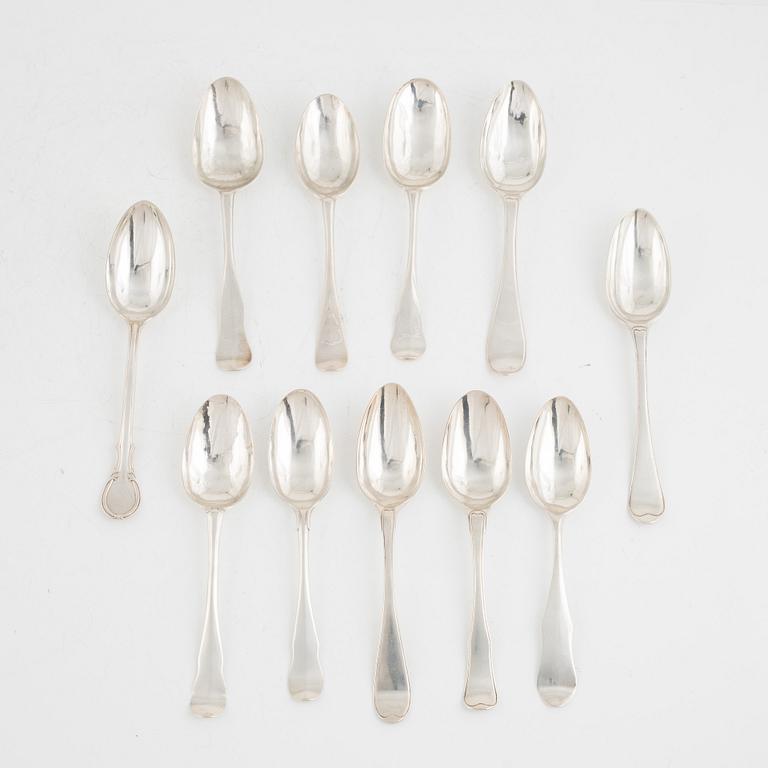 Skedar, 11 st, silver, bl.a. Gottfried Dubois, Stockholm 1743.