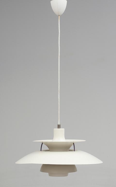 TAKLAMPA, PH 5, Poul Henningsen för Louis Poulsen, Danmark. Höjd ca 30 cm.