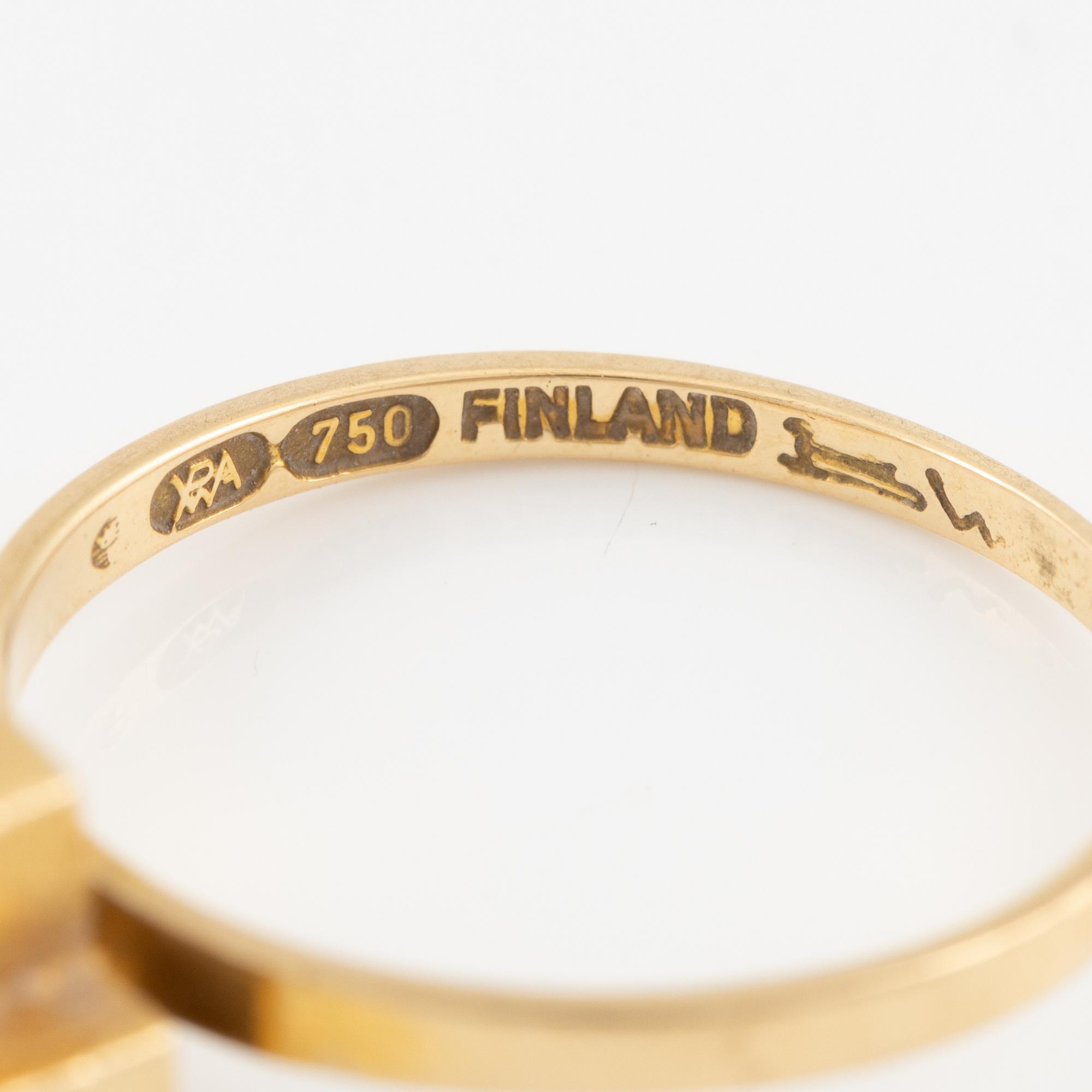 Lapponia, design Björn Weckström, ring 18K gold with brilliant-cut diamond.