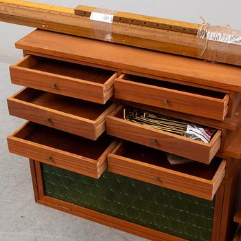 A late 20th Century book shelf.