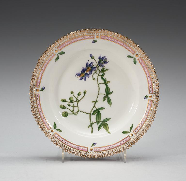 ASSIETTER, 13 stycken, porslin. "Flora Danica", Kunglig Dansk, Danmark, 1900-tal.
