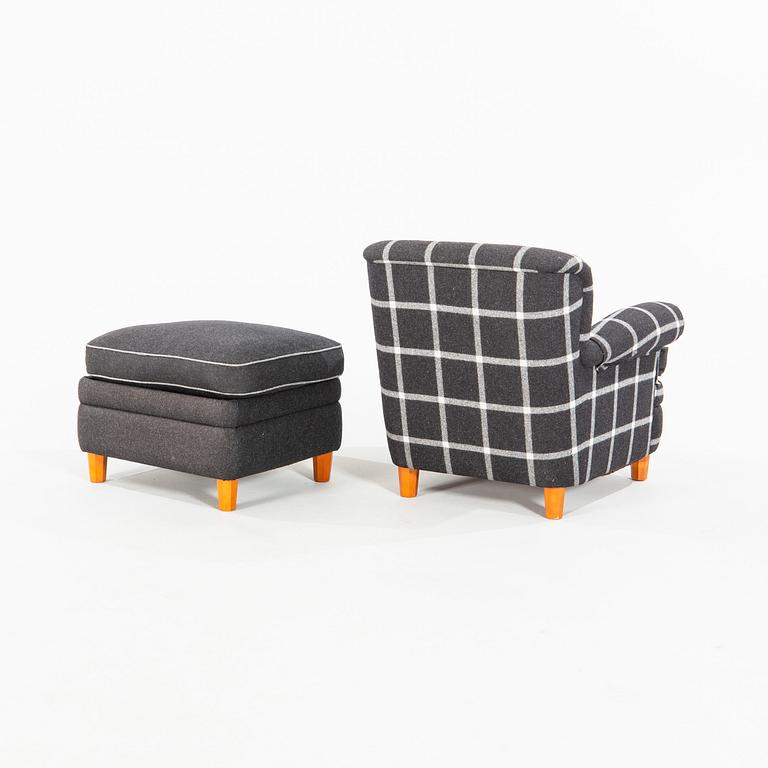 Josef Frank, fåtölj med fotpall modellnr 568 för Firma Svenskt Tenn.