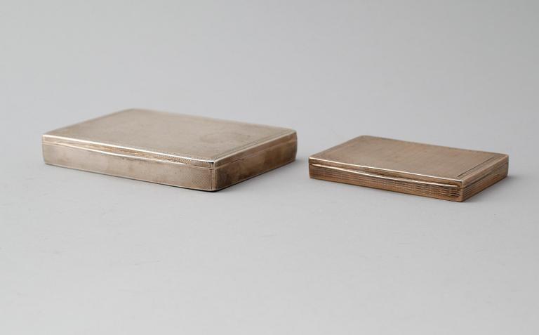 CIGARETTETUIER, 2 st, 1900-talets första hälft. Total vikt ca 290 g.