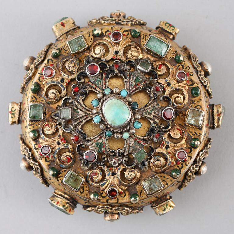 DOSA, förgyllt silver, svenska importstämplar, 1900-talets första hälft. Vikt ca 101 g.