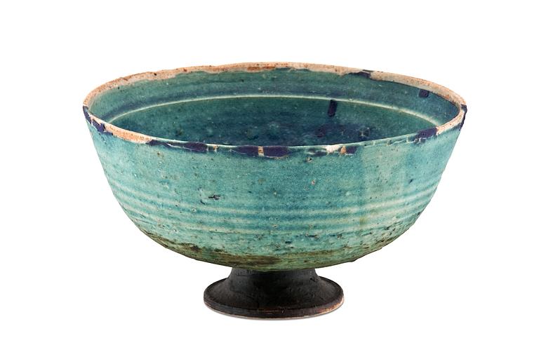 Kyllikki Salmenhaara, A FOOTED CERAMIC BOWL.