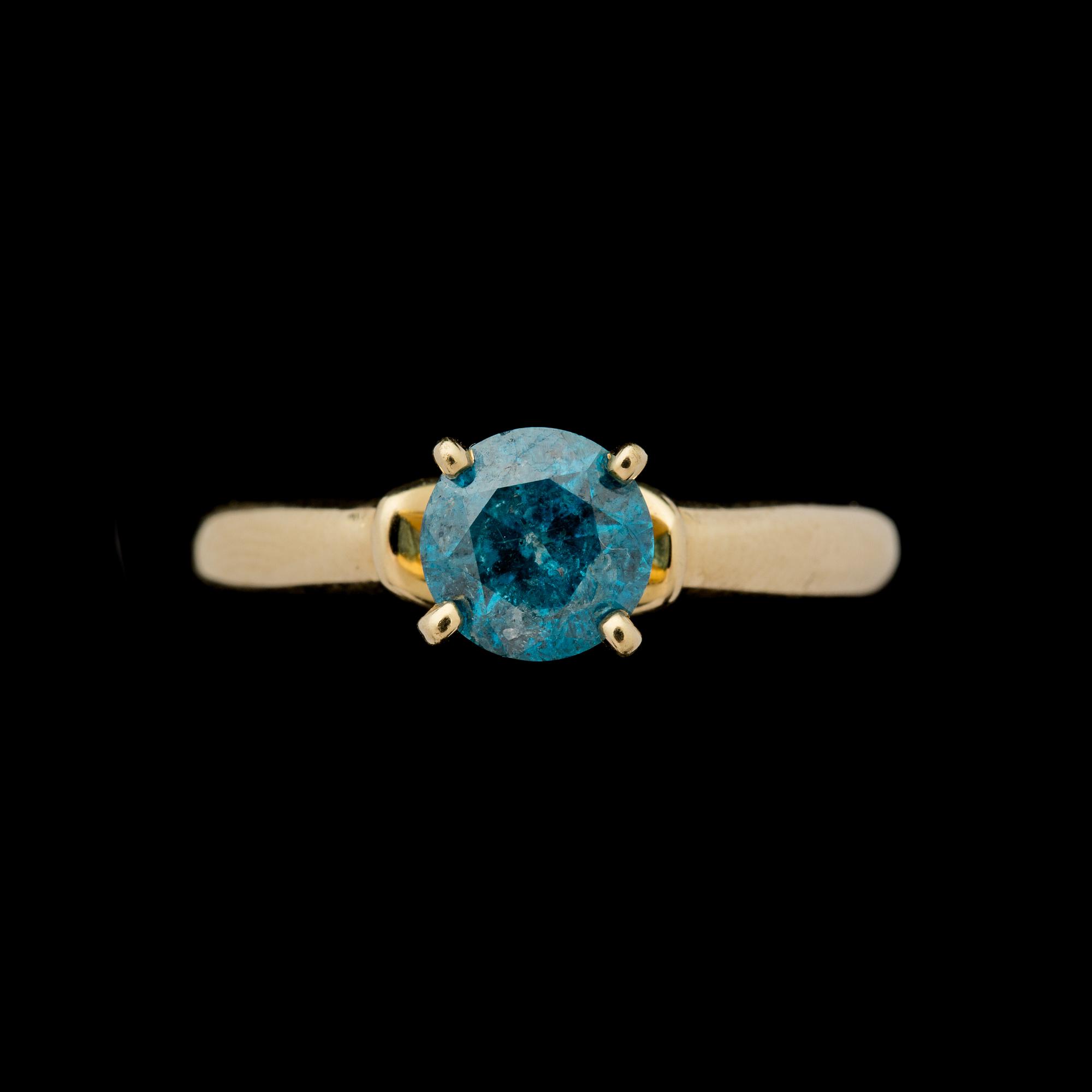 RING, 14 k guld, ca 1,36ct funny blue brilliant. Vikt ca 3,5 gram.