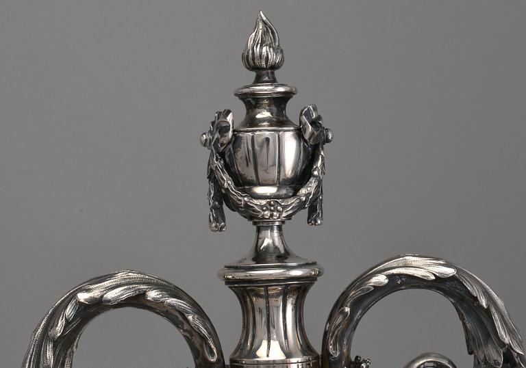 A PAIR OF CANDLEHOLDERS, 84 silver, C. E. Bolin Moscow 1892. Masteri Karl Linke. Total silverweight c. 3760 g.