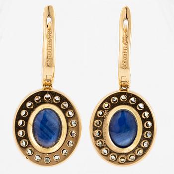 Earrings in 18K gold with cabochon-cut sapphires and octagon-cut diamonds.