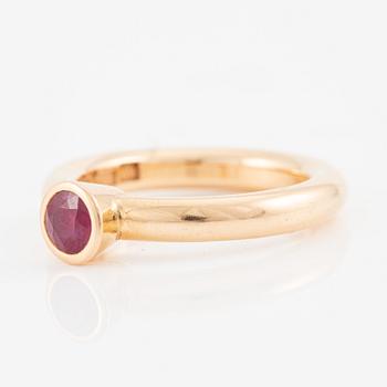 Örhängen samt ring, 18K guld med rubiner. Sandström de Wit.