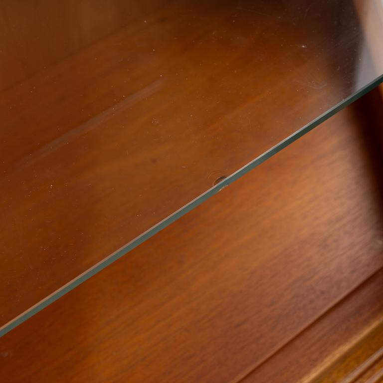 Carl Malmsten, vitrinskåp, "Undantaget" 1900-talets andra hälft.