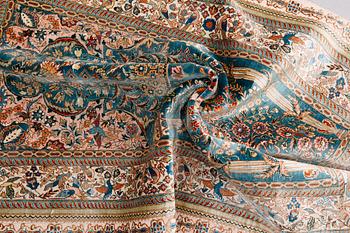 Matta, figural orientalisk silke, ca 121 x 77 cm.