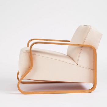 Alvar Aalto, 'Padded Paimio model 44' easy chair, Huonekalu-ja Rakennustyötehdas Oy or Artek, Finland circa 1934-35.