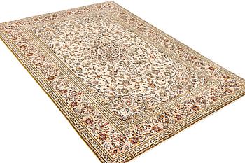 A Kashan carpet, c. 295 x 197 cm .