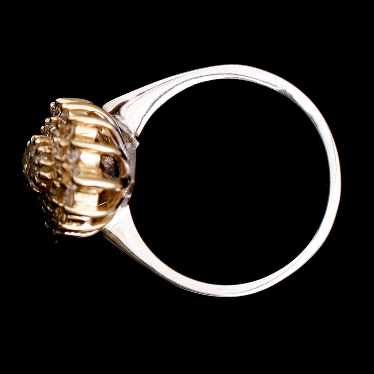 RING, 14 k rödguld och vitguld, briljant- och navettslipade diamanter tot 1.50 ct.