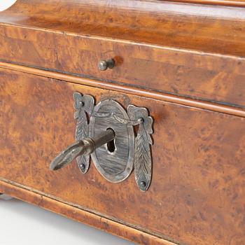 Box by Erik Malmberg (master in Köping 1789-1807) Late Gustavian.