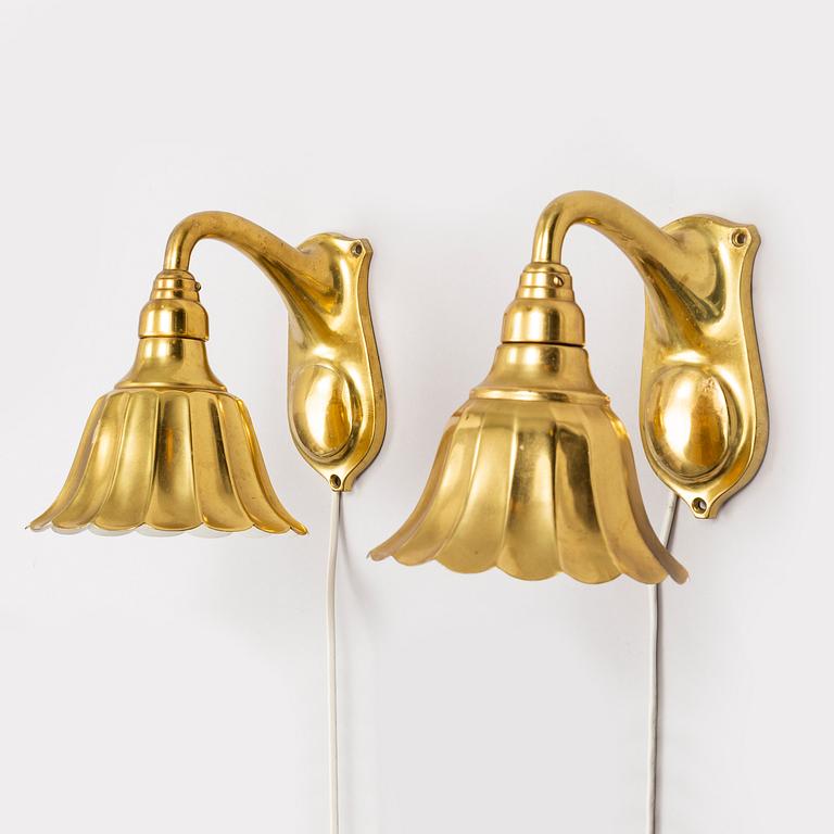 A pair of brass wall lights, second half of the 20th Century.