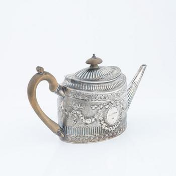 A silver teapot, London 1831.