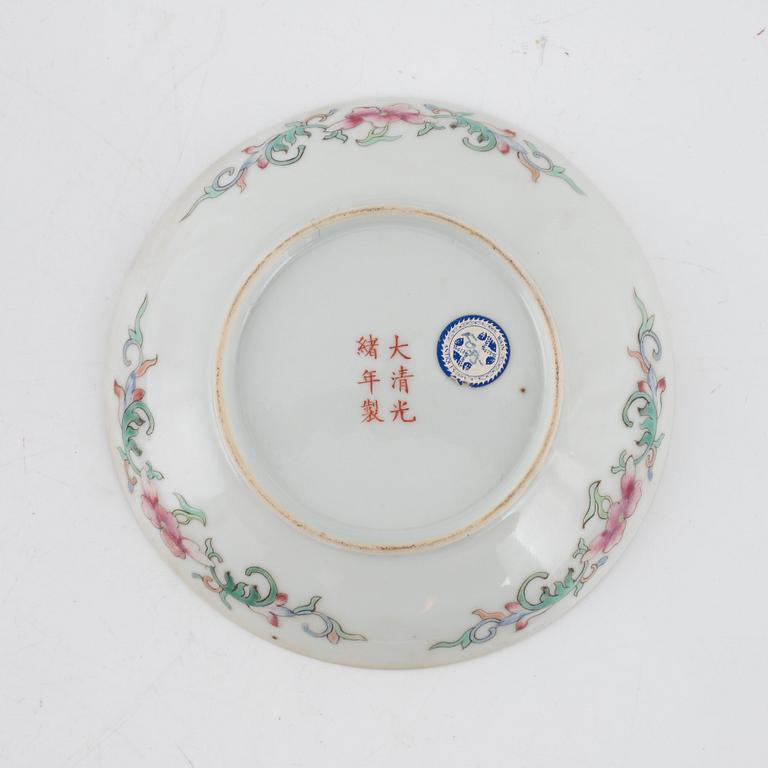 A Chinese famille rose yellow ground medallion plate and coffeecup with saucer, late Qing dynasty/around 1900.