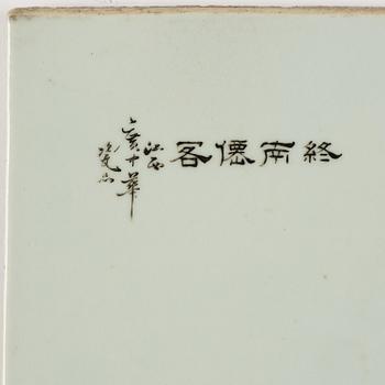 A Chinese porcelain placque, 20th century.