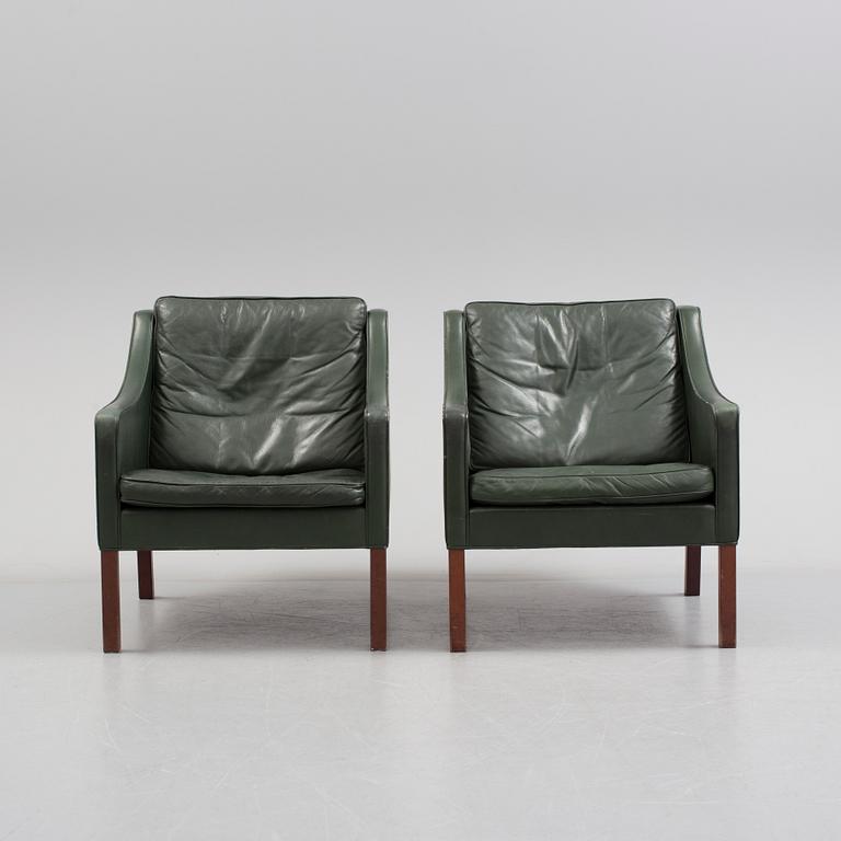 BØRGE MOGENSEN, a pair of easy chair model 2207-22.