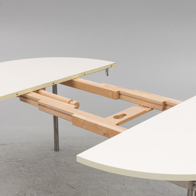 Hans J. Wegner, a dining table, 'CH 388', Carl Hansen & Son.