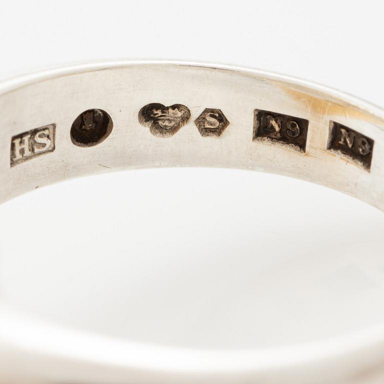Ring, 18K guld och silver med vita stenar. Hugo Strömdahl, Stockholm 1961 och 1964.