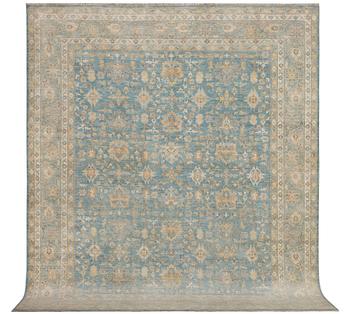 An Ushak carpet, c. 292 x 241 cm.