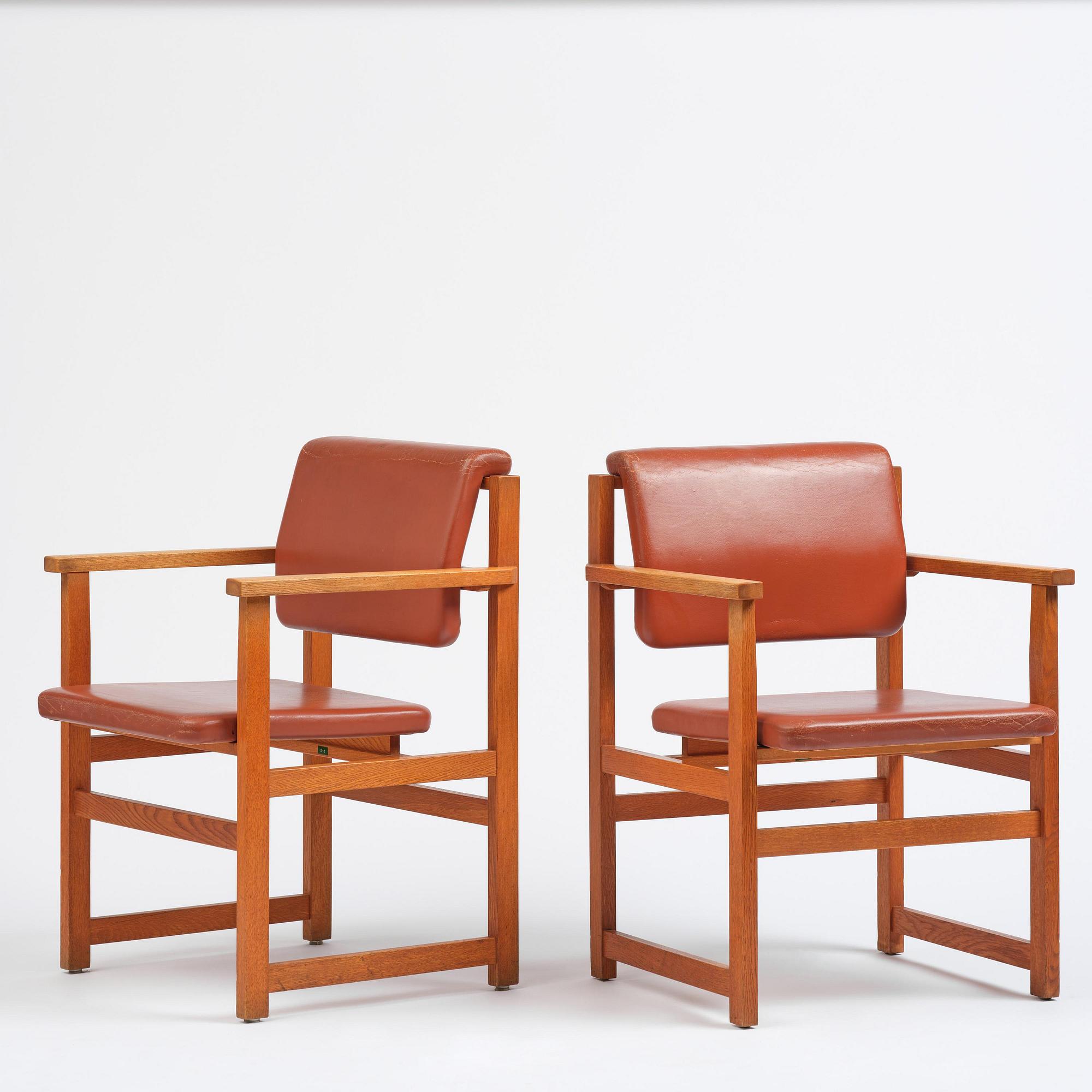 John Kandell, karmstolar, ett par, J. E. Blomqvist Möbelfabrik, Storvreta, för Tingshuset i Västervik, ca 1959.