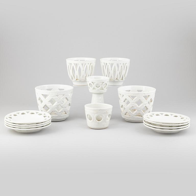 Gunnar Nylund, a set of 14 stoneware pot and plates and a vase/candle holder, Rörstrand.