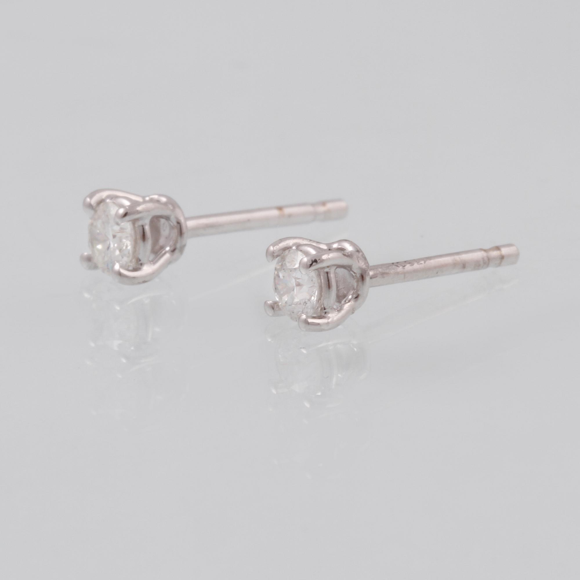 ÖRHÄNGEN, 18K vitguld med briljantslipade diamanter ca 0.28 ct. Vikt  1,3 gram.