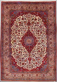 A CARPET, Kashan, ca 374 x 263 cm.