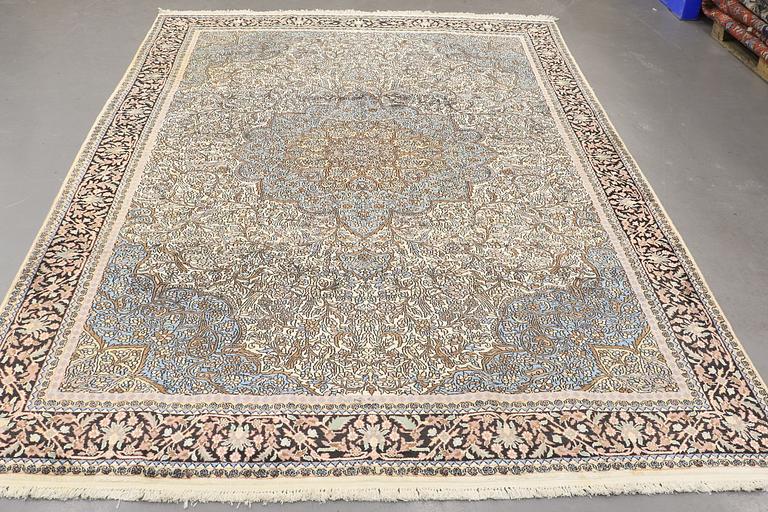MATTA, Kashmir silke, ca 325x 210 cm.