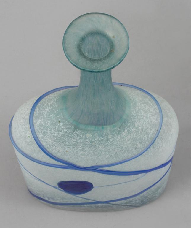 FLASKOR, 2 st, VAS samt SKÅL, glas, Bertil Vallien, Kosta Boda, två signerade delar.