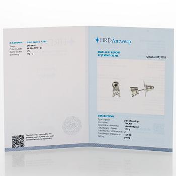 Korvakorut, prinsessihiotut timantit yhteensä noin 1,00 ct, 14K valkokultaa.