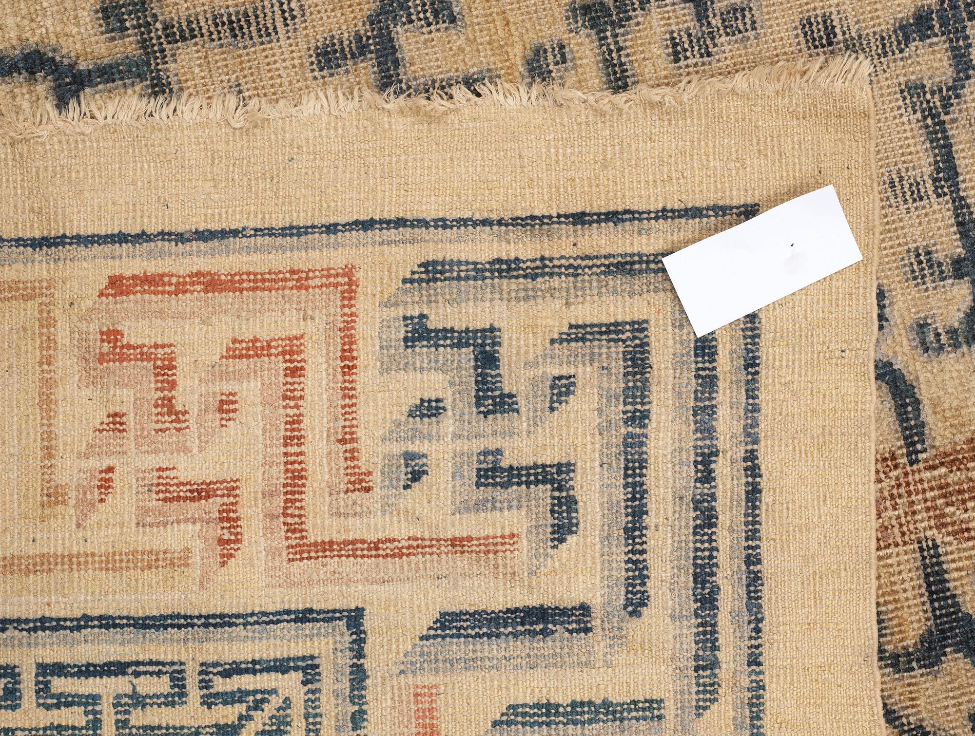 ANTIQUE SILK CHINESE. 267,5 x 180 cm.