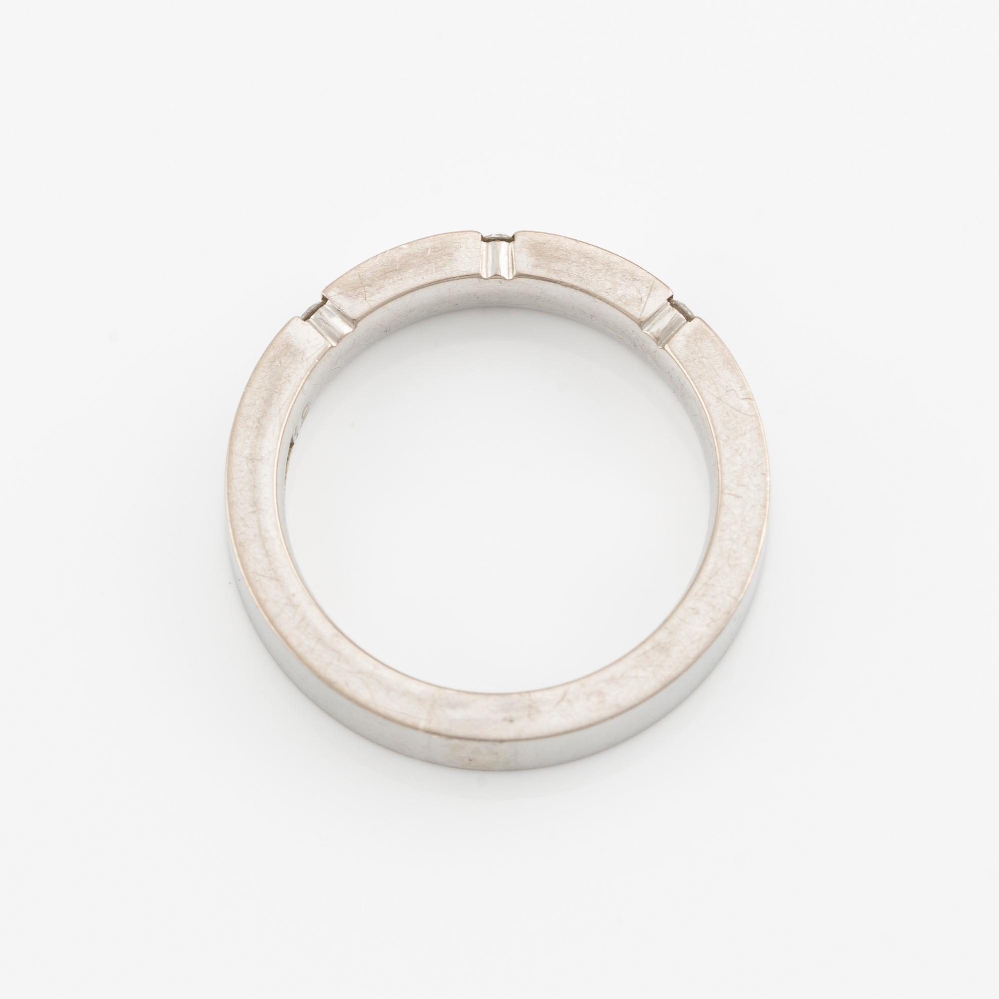 Ring 18K vitguld med runda briljantslipade diamanter, Engelbert.