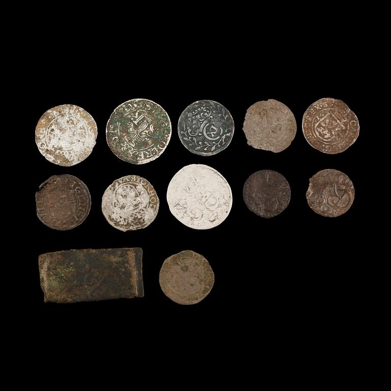 MYNT, 12 st, silver, koppar, mest Sverige och 15-1600-tal. Silvervikt ca 6 gram.