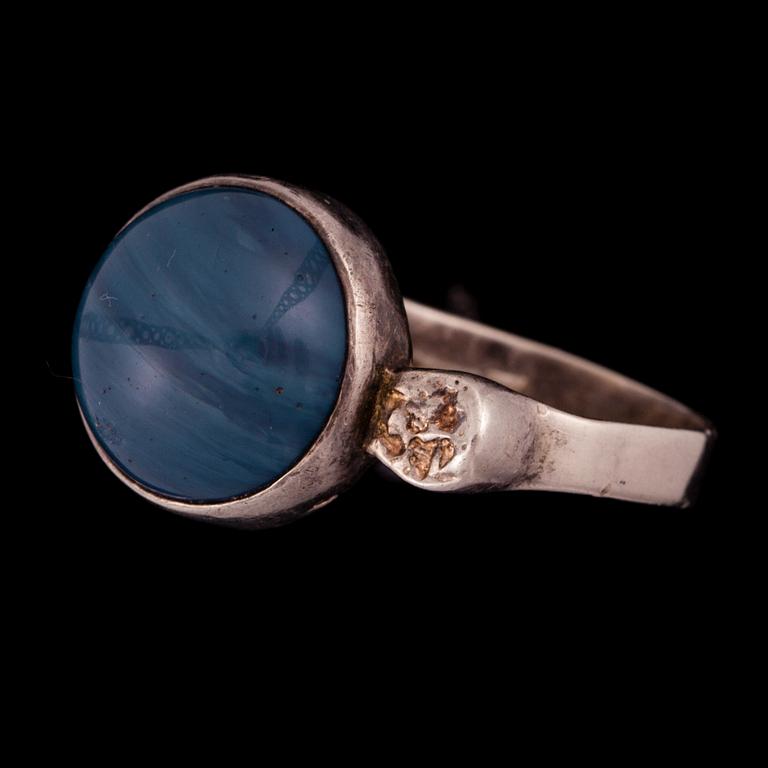 RING, sterling silver, cabochonslipad agat, svenska stämplar BON. 1900-talets andra hälft. Vikt 6,2 g.
