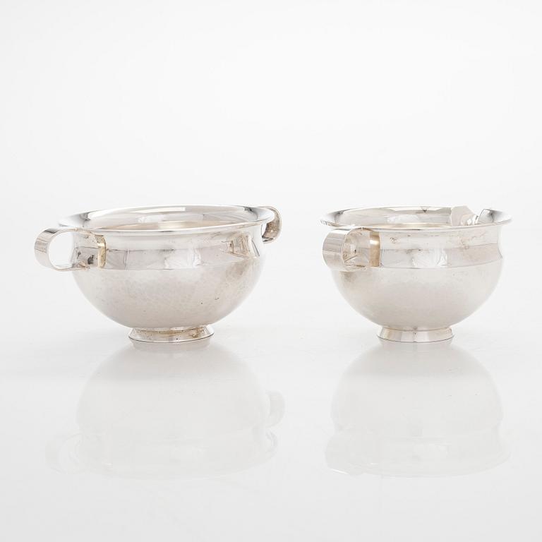 Tapio Wirkkala, a silver sugar bowl and cream jug, Kultakeskus, Hämeenlinna 1977 and 1985.