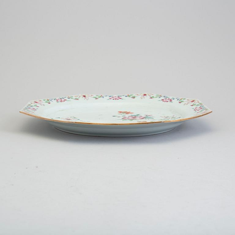 A famille rose export porcelain dish, Qing dynasty, Qianlong (1736-95).