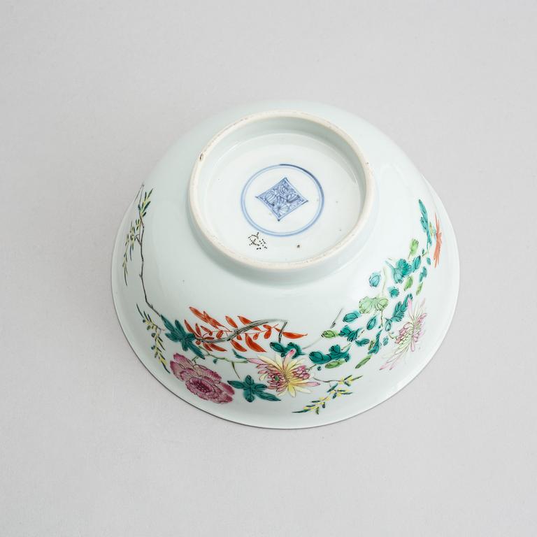 A famille rose porcelain bowl, Qing dynasty, 18th century.