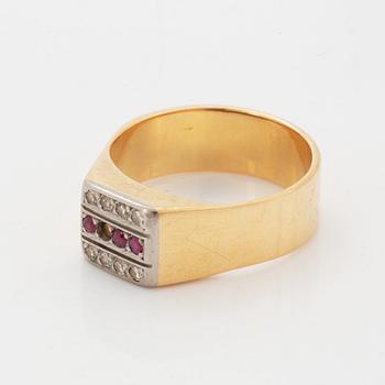 Ring, 18K guld med rubiner och små åttkantslipade diamanter.