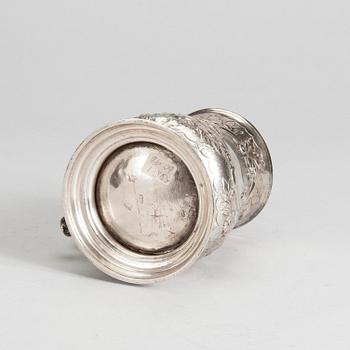 STOP, silver Fuller White, London 1748. Vikt 354 g.