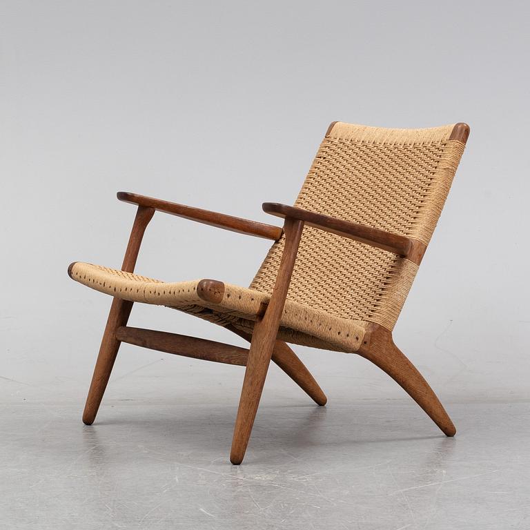 A model CH-25 easy chair by Hans J Wegner.