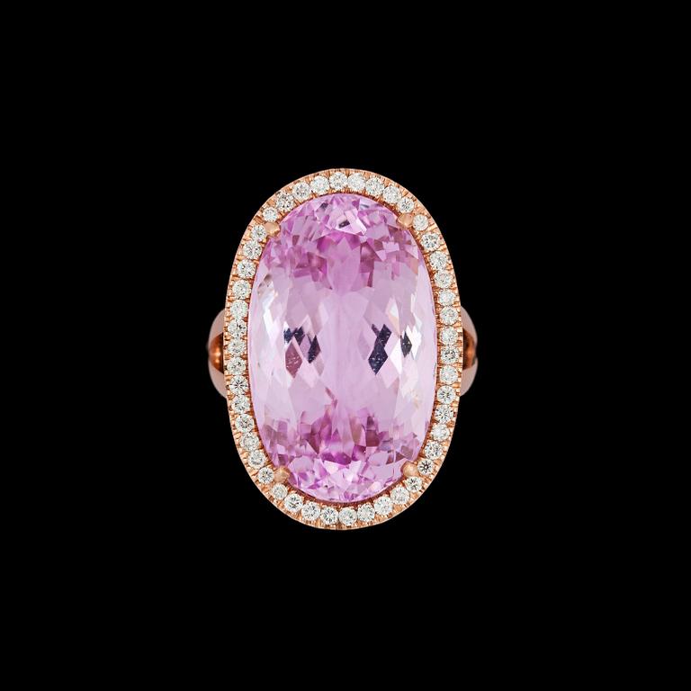 A large kunzite, 30.95 cts, and brilliant cut diamond ring, tot. 1.12 cts.