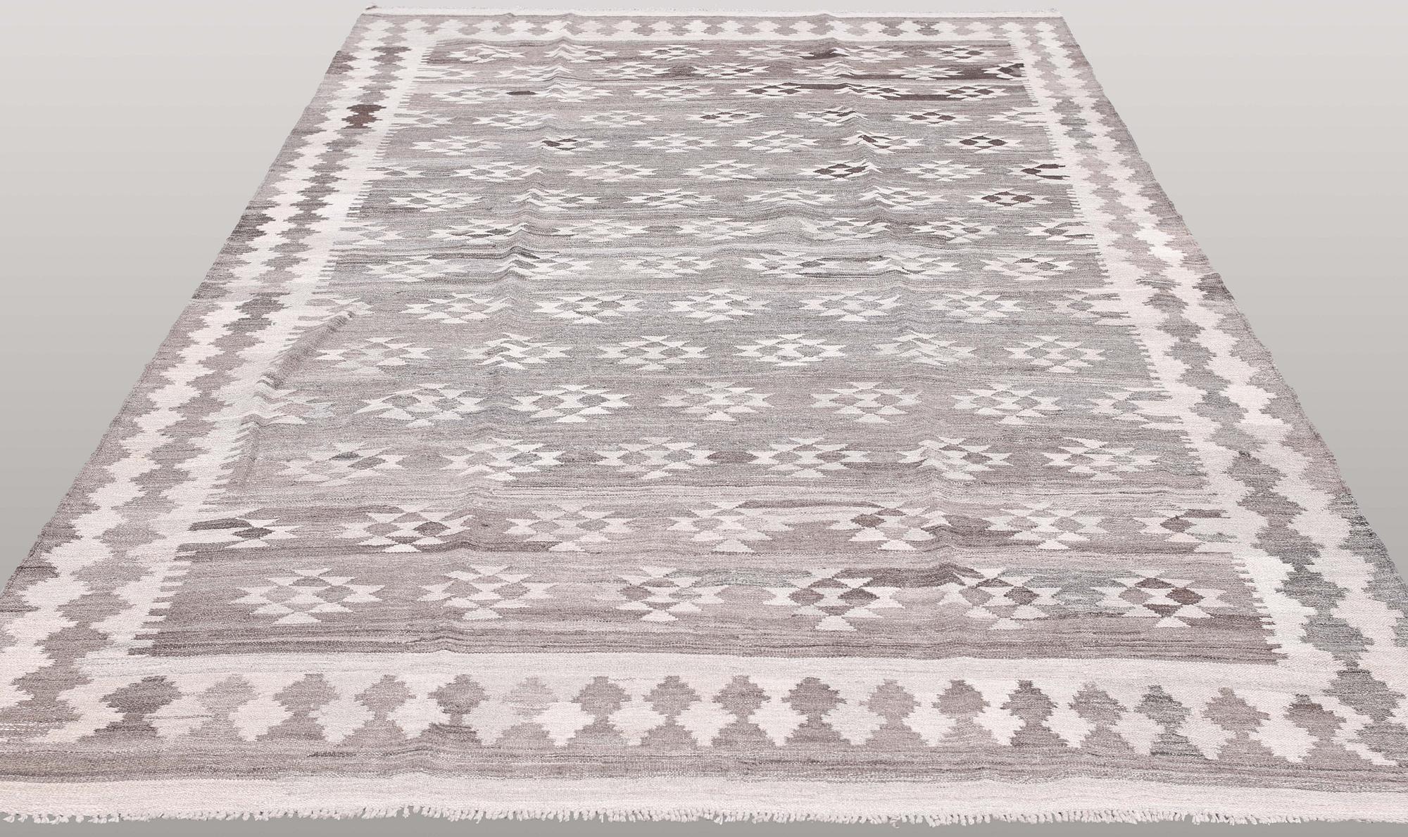 Kilim, ca 316 x 219 cm.