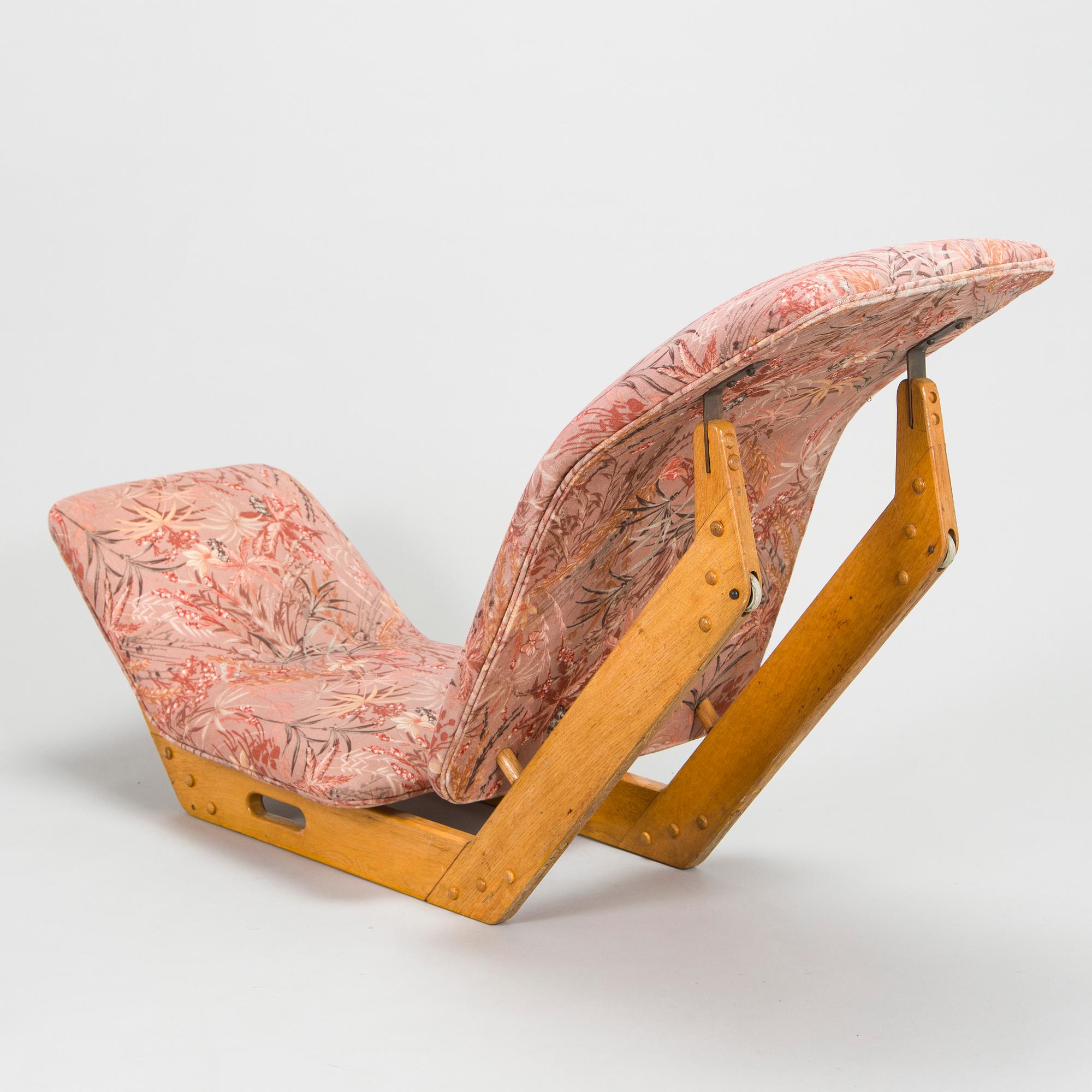 Ilmari Tapiovaara, an early 1960s 'Dolphin chair' for Skanno.