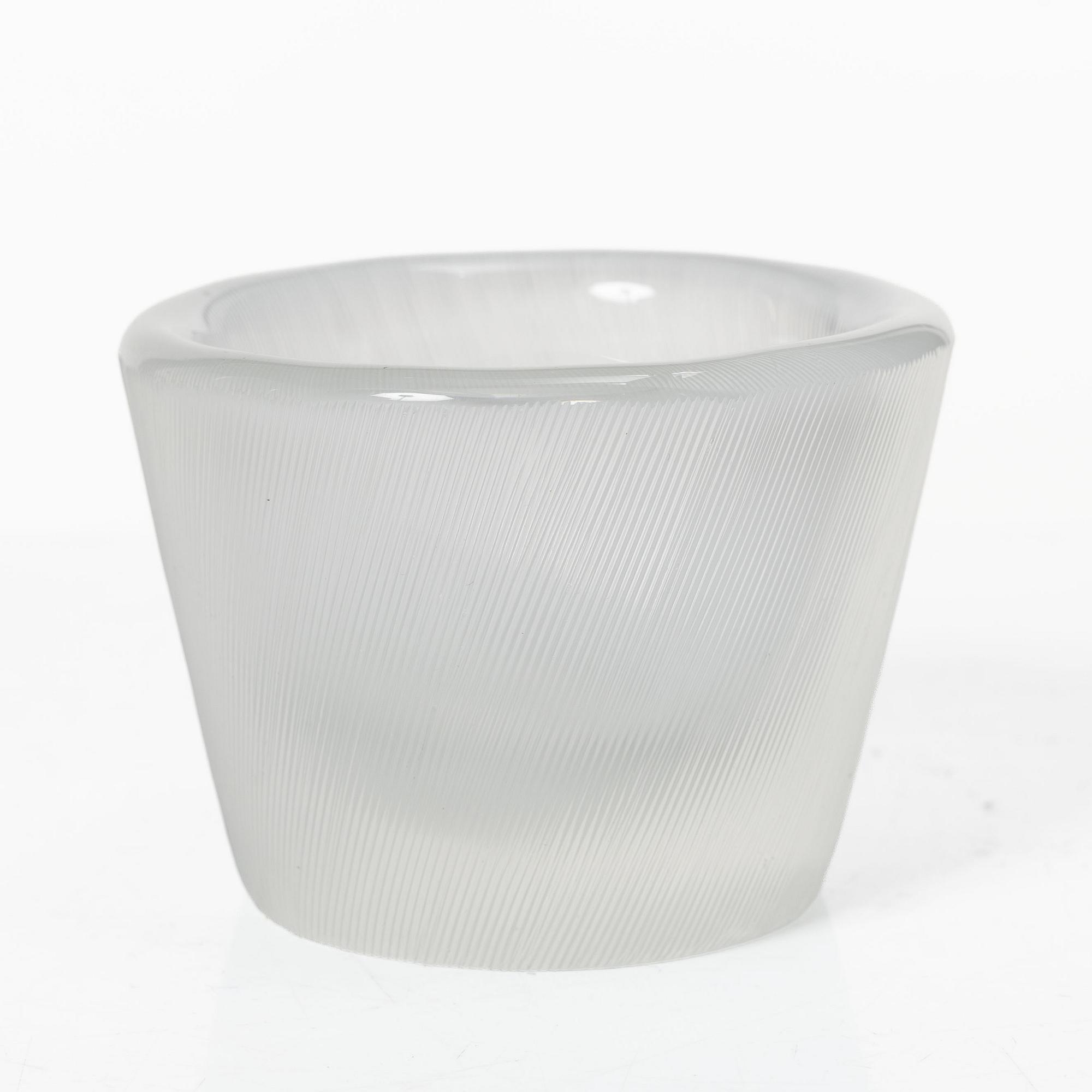 Tapio Wirkkala, Plate, “Lehti”, and bowl, Iittala.